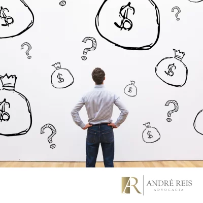 homem olhando uma parede com interrogações e sacos de dinheiro pensando quanto um advogado cobra para fazer um inventario em praia grande sp