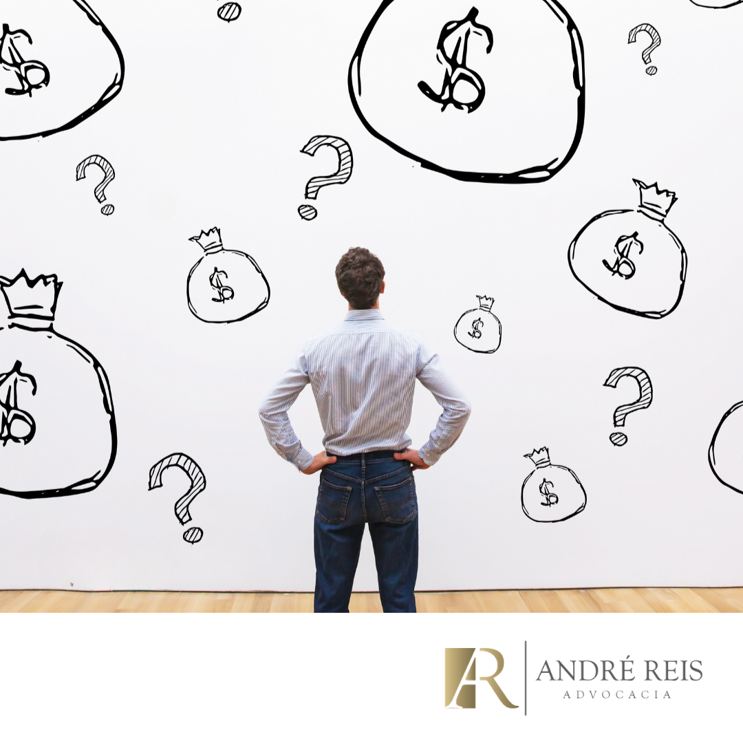 homem olhando uma parede com interrogações e sacos de dinheiro pensando quanto um advogado cobra para fazer um inventario em praia grande sp