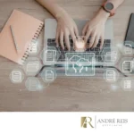 Inventariante Digital em Praia Grande: Como Funciona no Inventário e Quando é Necessário Inventariante digital analisando bens digitais como criptomoedas e dados em inventário em Praia Grande